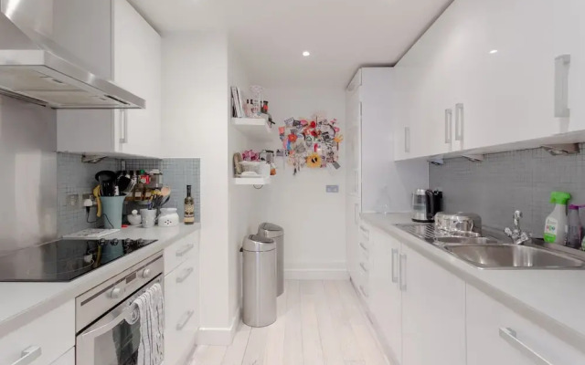 1 Bedroom Apartment With Balcony in Haggerston