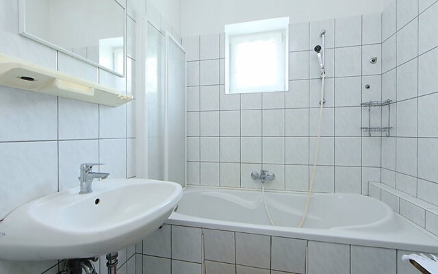 Balaton H2058