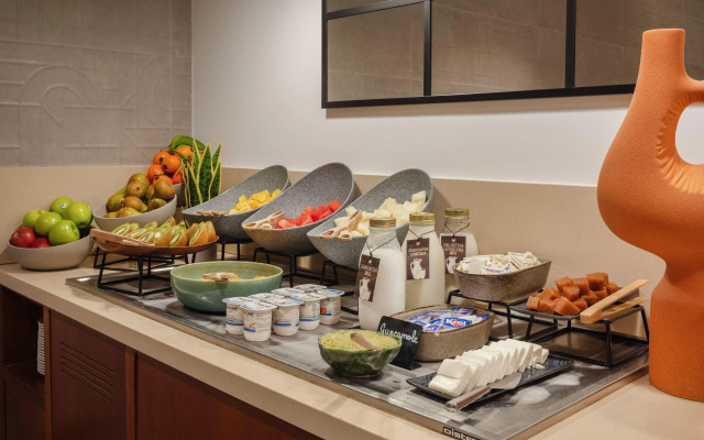 Hotel Santiago Plaza Affiliated by Meliá