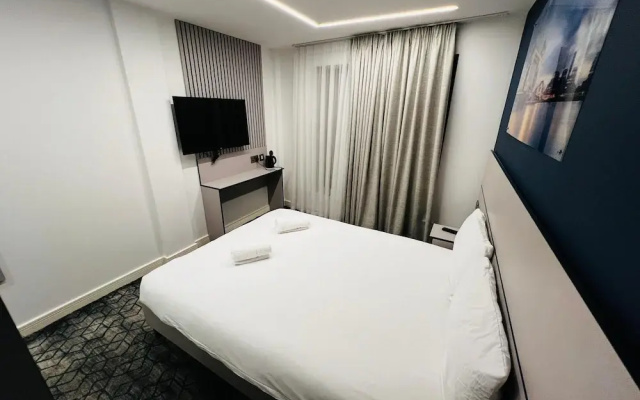Ilford Grand Hotel