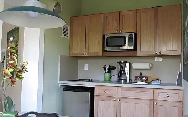 Suite Dreams Inn by the Beach