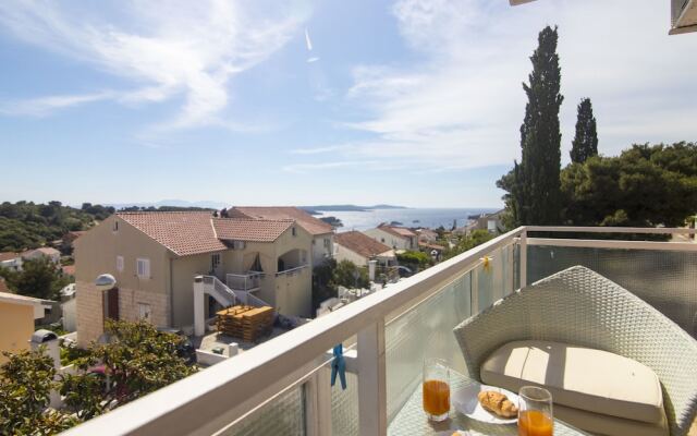 Apartments and Rooms Nikol