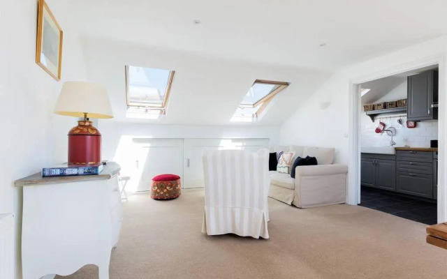 Spacious 3 bedroom flat with terrace