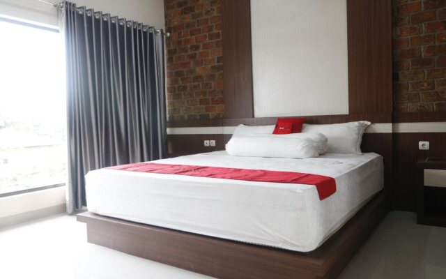 RedDoorz Plus near Kualanamu Airport
