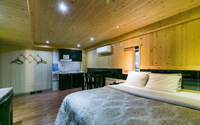 Film 37.2 Hotel