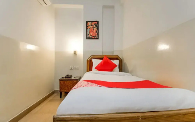 OYO Flagship 42717 Hotel Fort