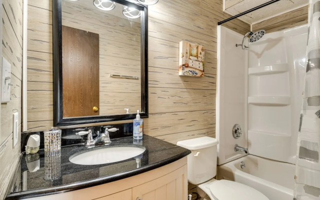 Lawrence Vacation Rental ~ 12 Mi to Indianapolis!