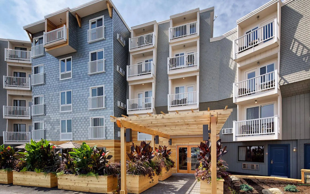 Rockland Harbor Hotel