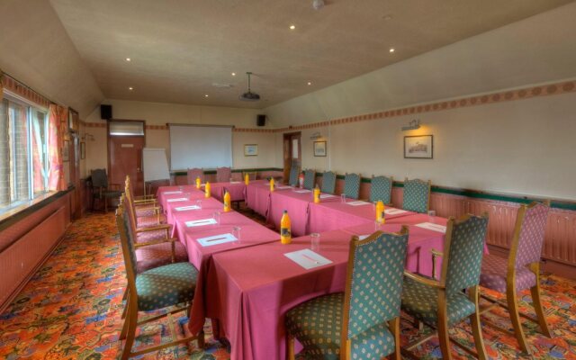 The Longshoot Hotel by Greene King Inns