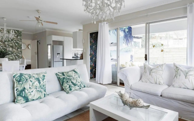 Banana palm luxury cottage