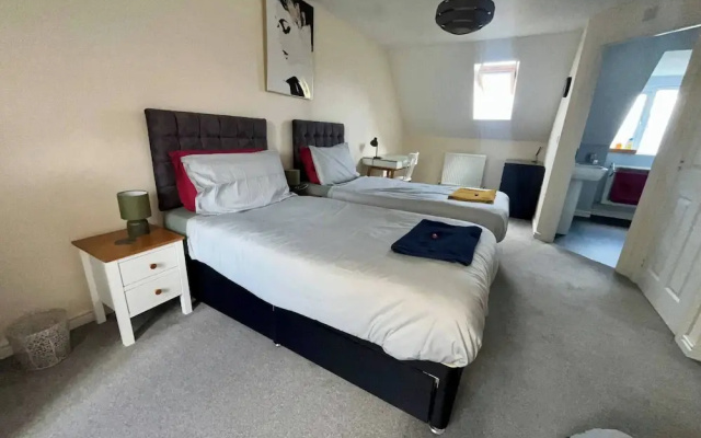 4 Bedroom Private Townhouse