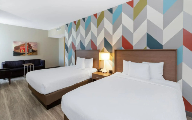 La Quinta Inn & Suites by Wyndham Tulsa Downtown/Route 66