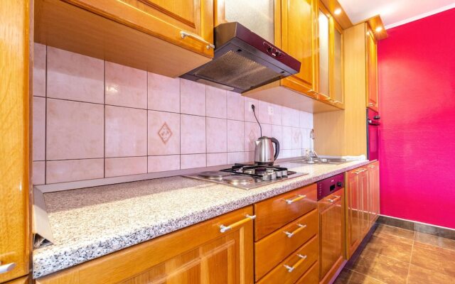Nice Apartment in Duce With 2 Bedrooms and Wifi