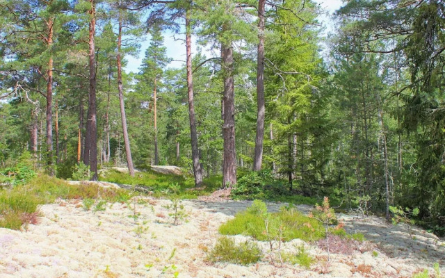 Scenic Lakeside Cottage-by Traum