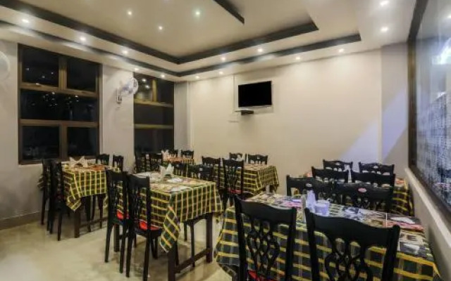 OYO 18528 Field Residency Inn
