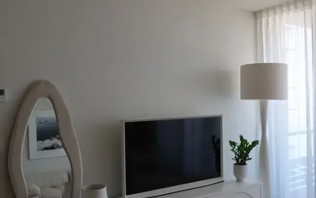 Luxury Palm Beach 1 BDR in The Village