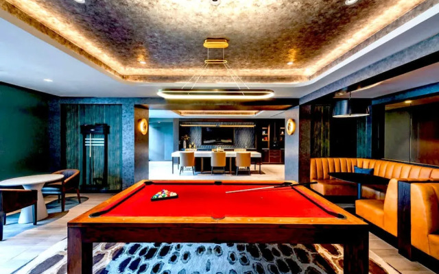 Prime Metro Proximity Condo at Clarendon