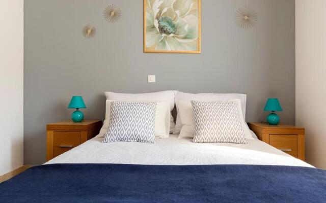 SeaEsta apartment Pool and Beach