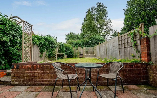 Host Stay Hales Orchard