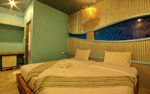 Seabox Khaolak Hostel