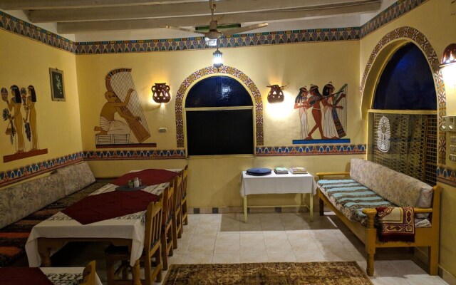 Elphardous Hotel