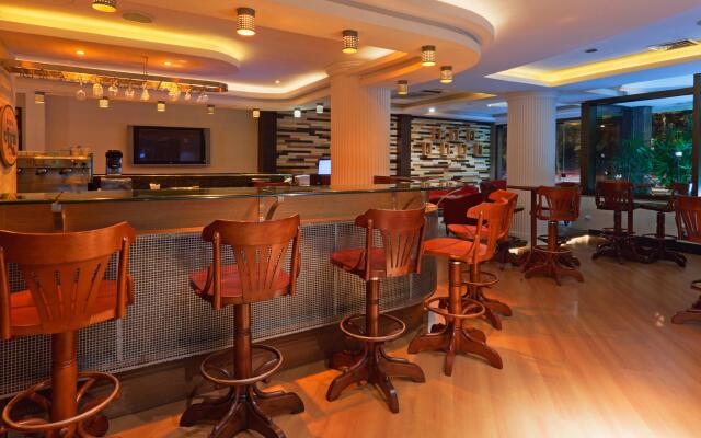 Master Porto Alegre Hotel - Av Carlos Gomes, Proximo Consulado Americano
