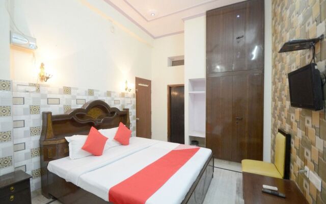 OYO 19035 Hotel Satkar