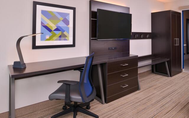 Holiday Inn Express & Suites Olathe West by IHG