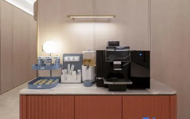 HanTing Hotel (Zhenjiang Dagang New District Xingfu Plaza)