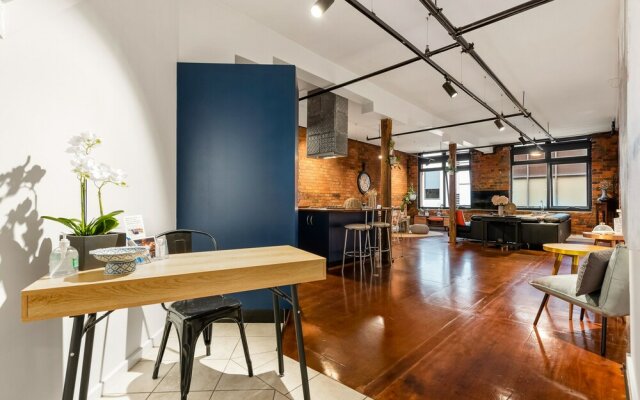 StayCentral - Heritage Warehouse Retreat