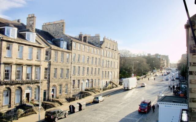 3 Bedroom Apartment in Edinburgh's New Town