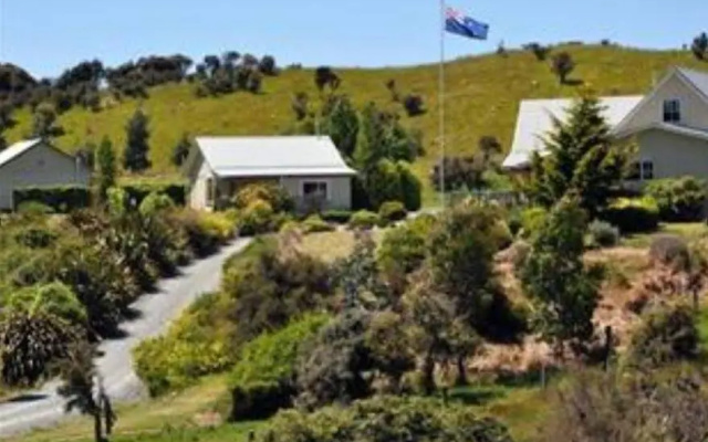 Blue Thistle Cottages – Outside – Te Anau
