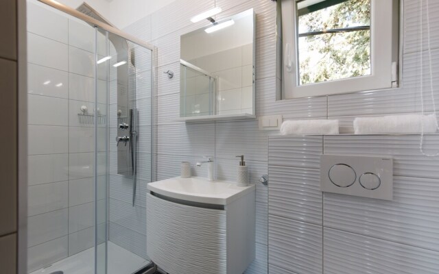 Luxury beach apartment private parking