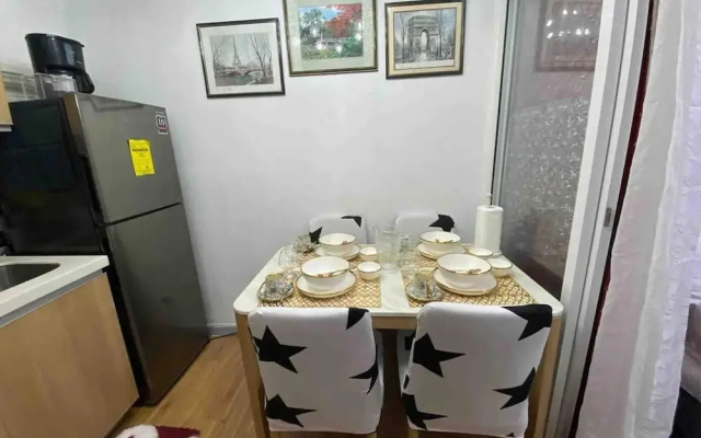Cozy 1BR Cityview With Balcony and Near Airport