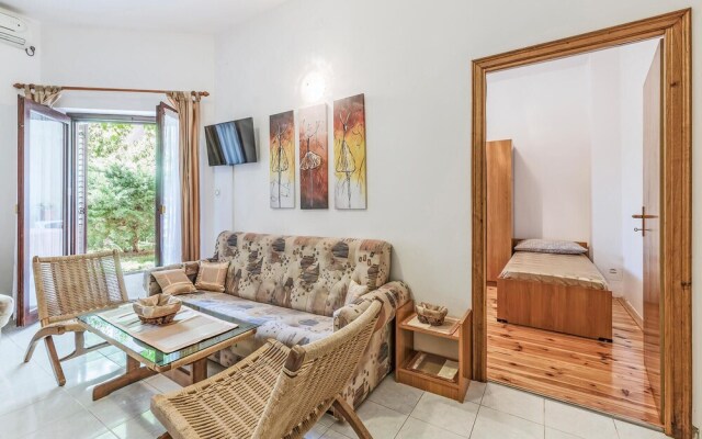 Amazing Apartment in Vinkuran With Wifi and 1 Bedrooms
