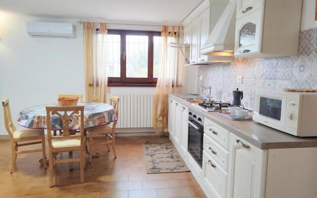 Cosy apartment in Pesaro with shared pool