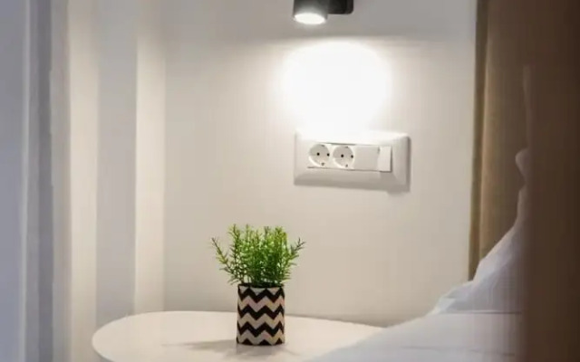 Minimal Chic Retreat Suite