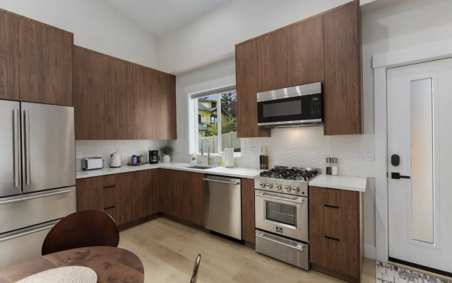 Modern 2-Bedroom Retreat in Seattle