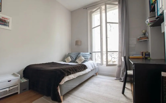 Splendid 5BR Family Apartment - Trocadero