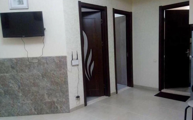 Apartment on Kandelaki Str.