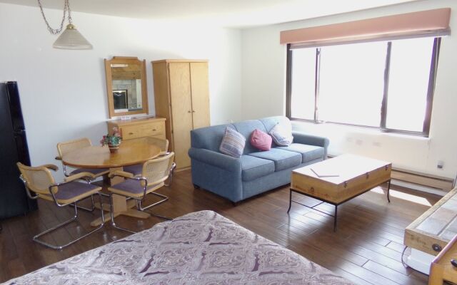 Edgewater Studio One bath EWJP