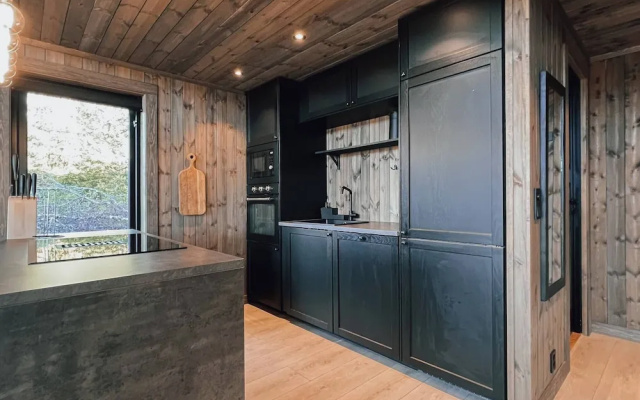 Modern Mountain Cabin - Outdoor Hot Tub - 8 Beds