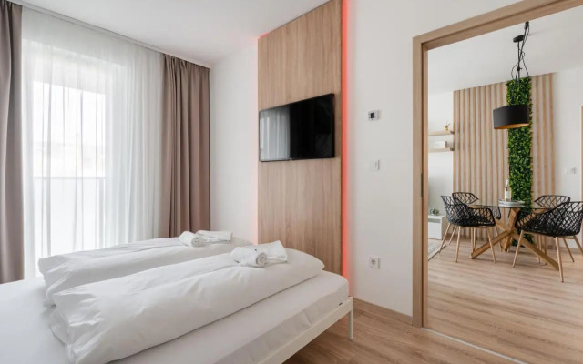 WestSide River Apartment