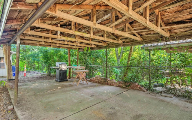 Pet-friendly Natchez Home: Walk to Downtown!