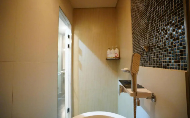 Y Hotel
