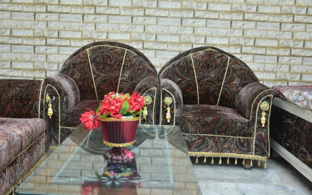 OYO HOME 92078 Pinky Homestay