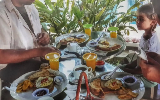 La Paradise Inn