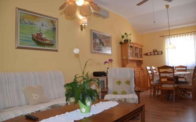 Holiday home in Tinjan/Istrien 10008