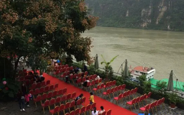 Yuejiang Cliff Hotel – Outside – Yichang