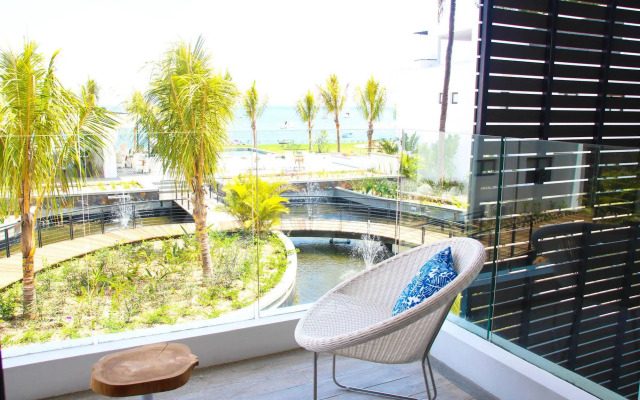 Latitude Luxury Seafront Apartments